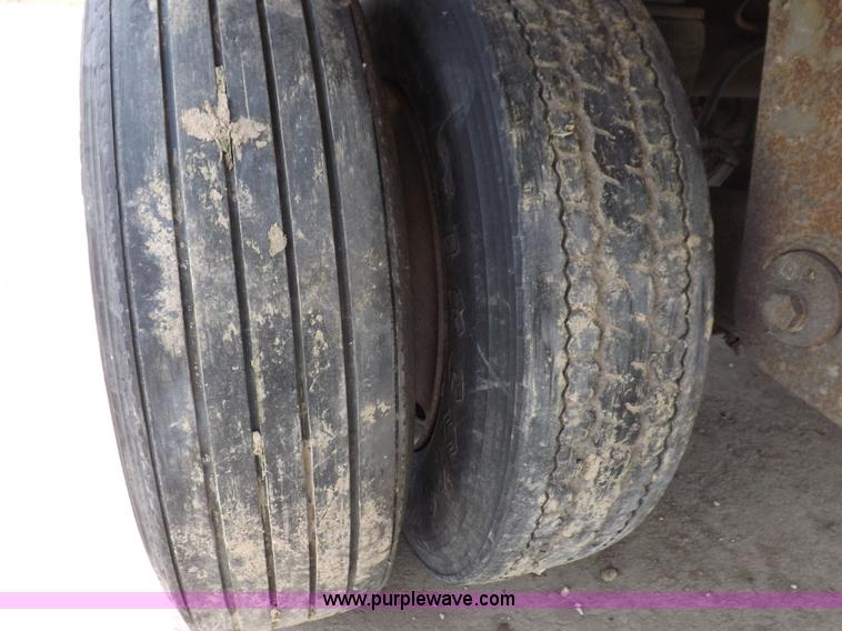 image for item H9231 1999 Great Dane refrigerated trailer