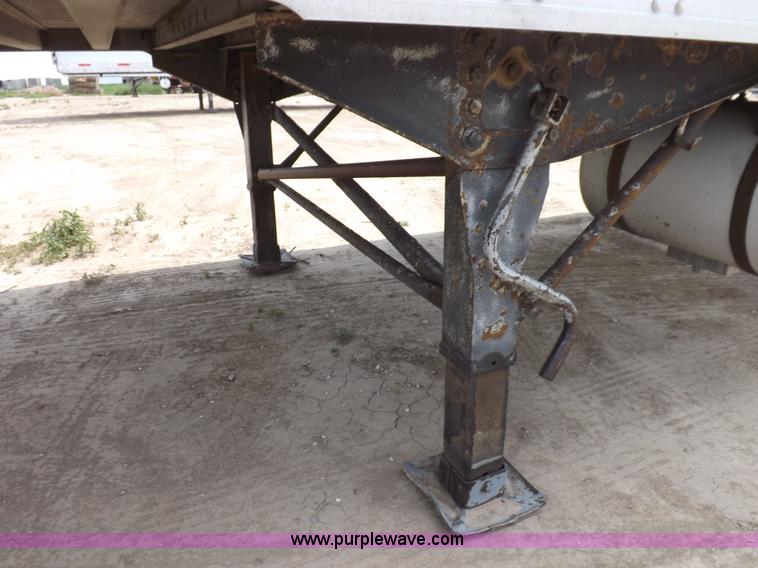 image for item H9232 2005 Great Dane refrigerated trailer