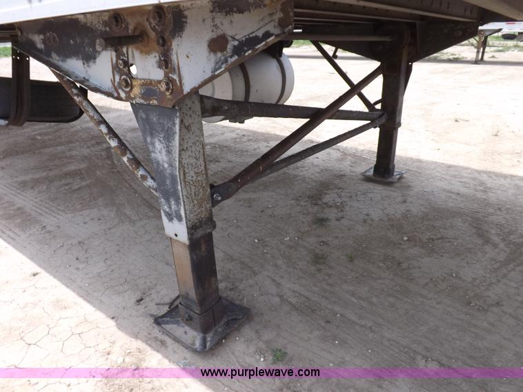 image for item H9232 2005 Great Dane refrigerated trailer