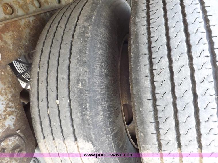 image for item H9232 2005 Great Dane refrigerated trailer