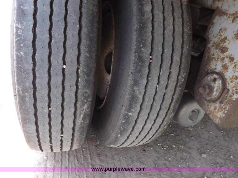 image for item H9232 2005 Great Dane refrigerated trailer