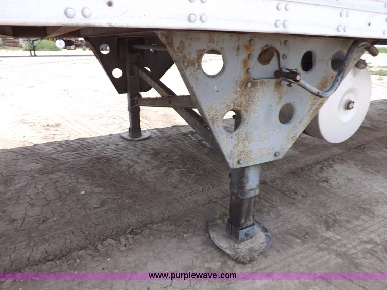 image for item H9233 2003 Utility Refrigerated trailer