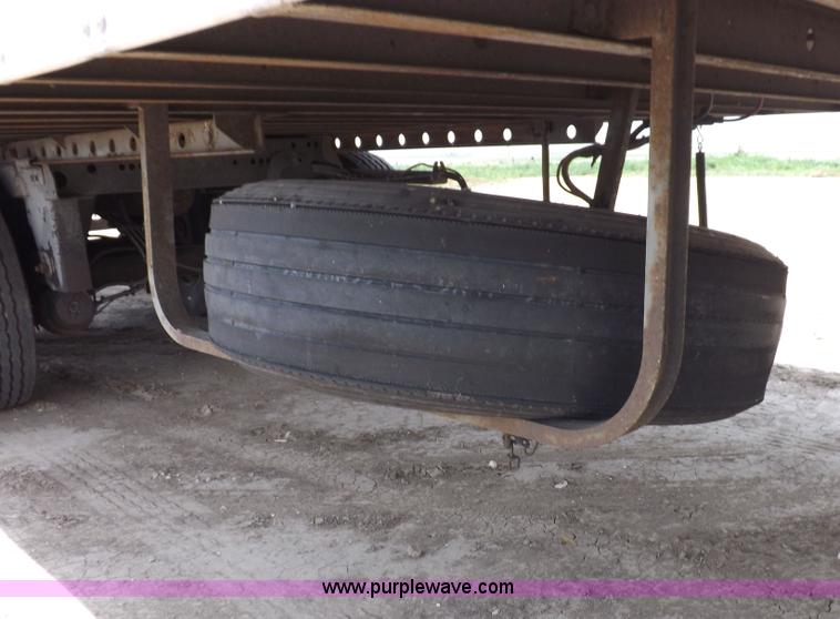 image for item H9233 2003 Utility Refrigerated trailer