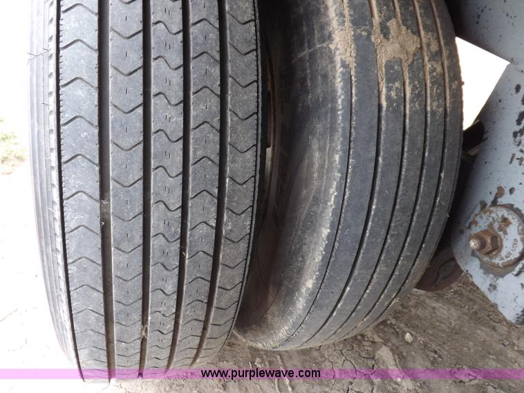 image for item H9233 2003 Utility Refrigerated trailer