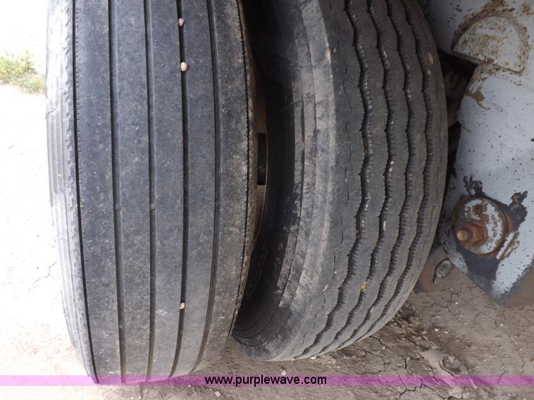 image for item H9233 2003 Utility Refrigerated trailer