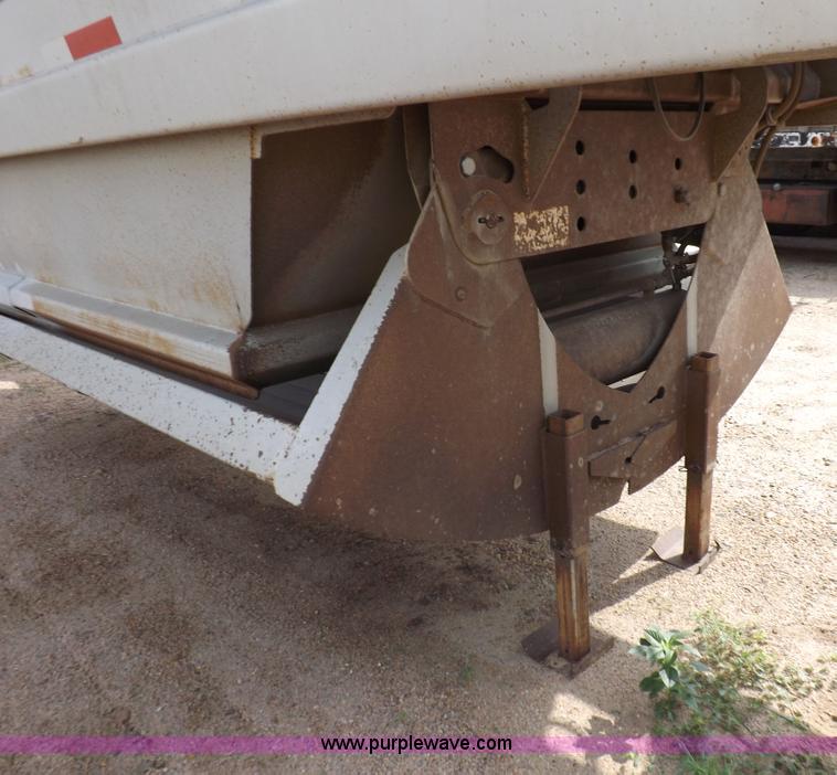 image for item H9248 1993 Trail King TKS4BD0-402 belly dump trailer