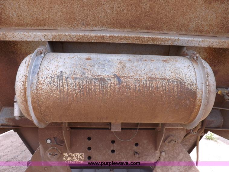 image for item H9248 1993 Trail King TKS4BD0-402 belly dump trailer