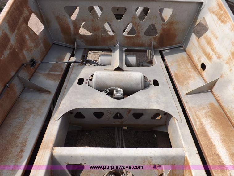 image for item H9248 1993 Trail King TKS4BD0-402 belly dump trailer