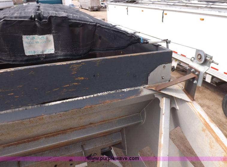 image for item H9248 1993 Trail King TKS4BD0-402 belly dump trailer