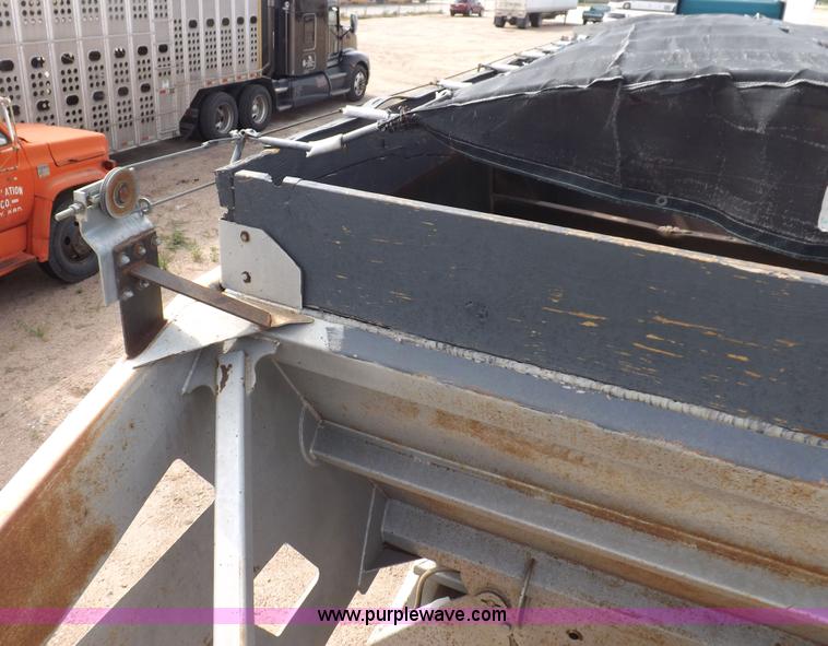 image for item H9248 1993 Trail King TKS4BD0-402 belly dump trailer