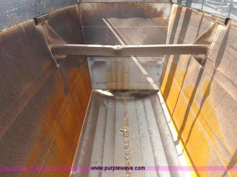 image for item H9248 1993 Trail King TKS4BD0-402 belly dump trailer