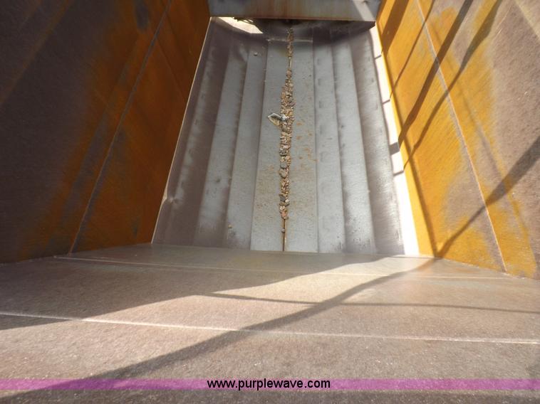 image for item H9248 1993 Trail King TKS4BD0-402 belly dump trailer