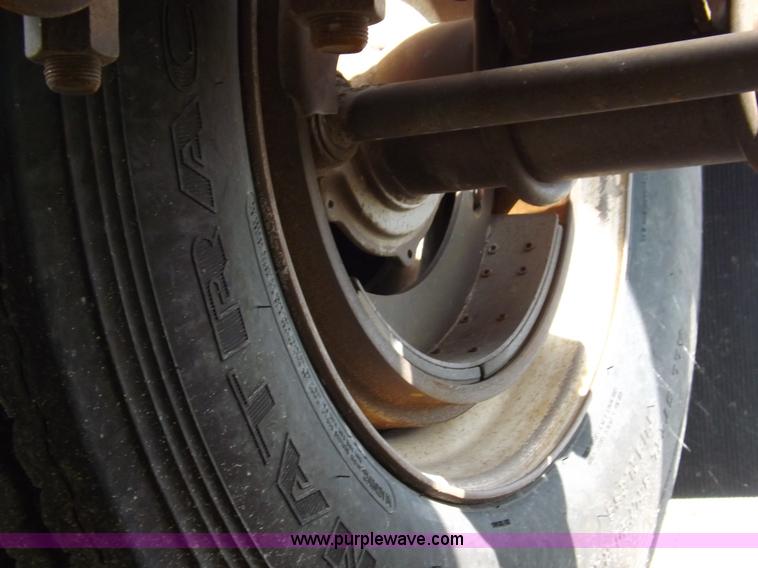 image for item H9248 1993 Trail King TKS4BD0-402 belly dump trailer