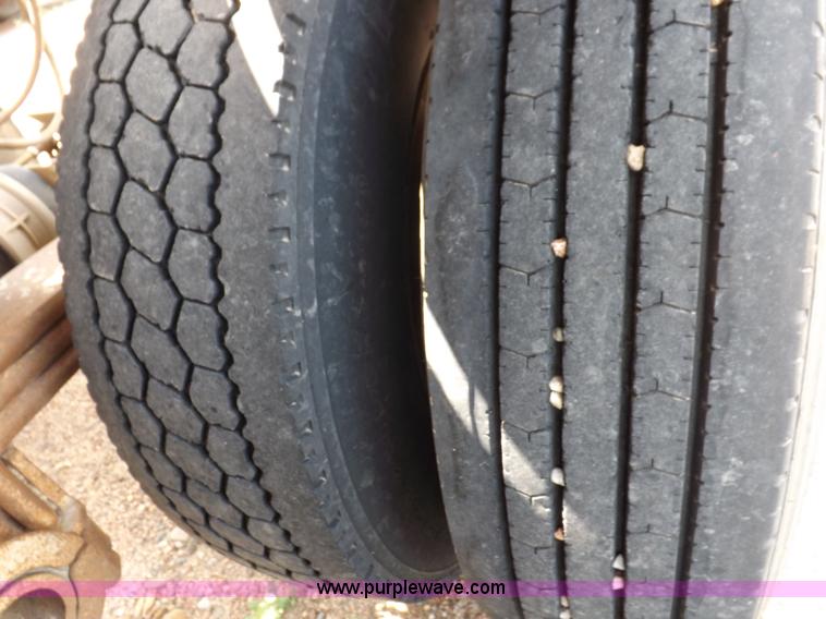 image for item H9248 1993 Trail King TKS4BD0-402 belly dump trailer