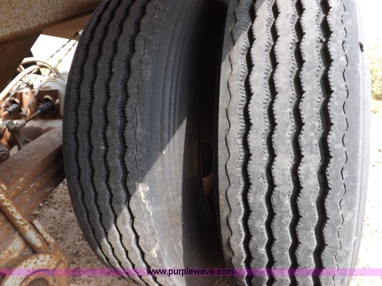 image for item H9248 1993 Trail King TKS4BD0-402 belly dump trailer