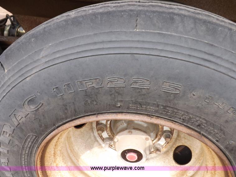 image for item H9248 1993 Trail King TKS4BD0-402 belly dump trailer