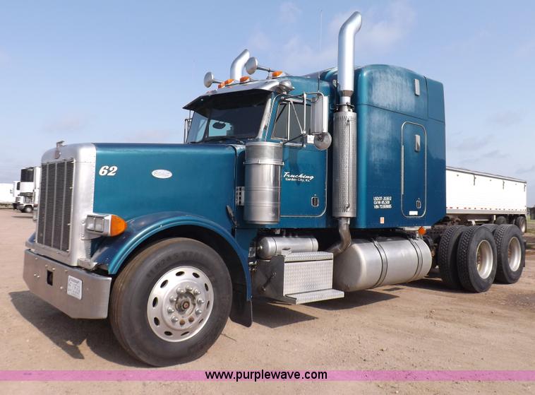 image for item H9249 1996 Peterbilt 378 semi truck