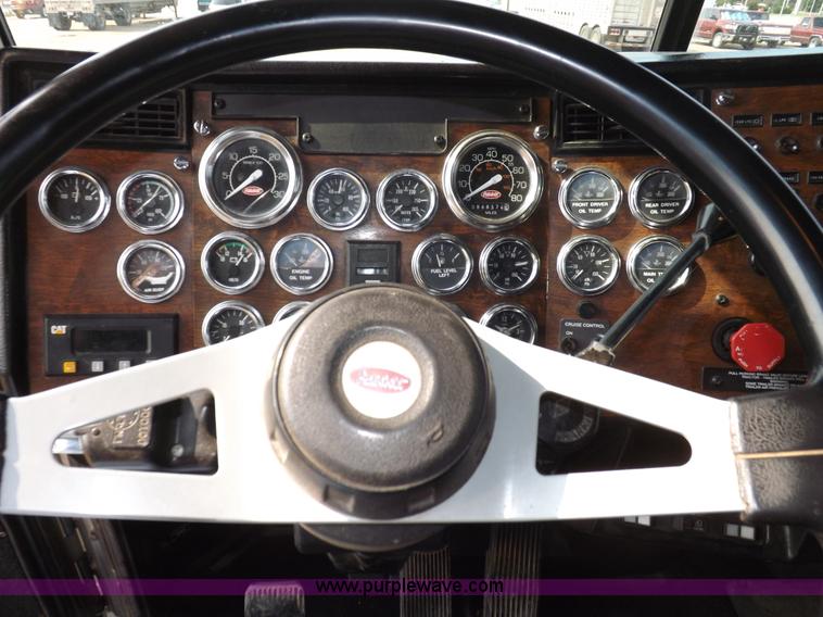 image for item H9249 1996 Peterbilt 378 semi truck