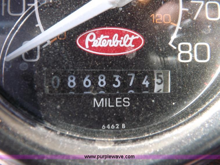 image for item H9249 1996 Peterbilt 378 semi truck