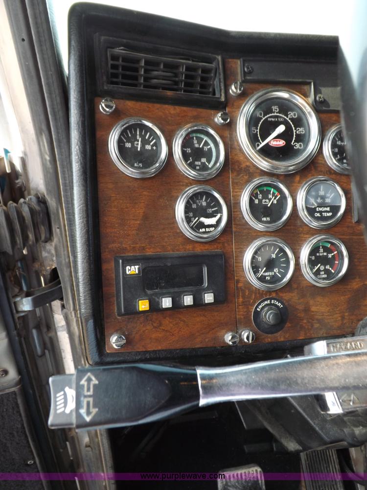 image for item H9249 1996 Peterbilt 378 semi truck