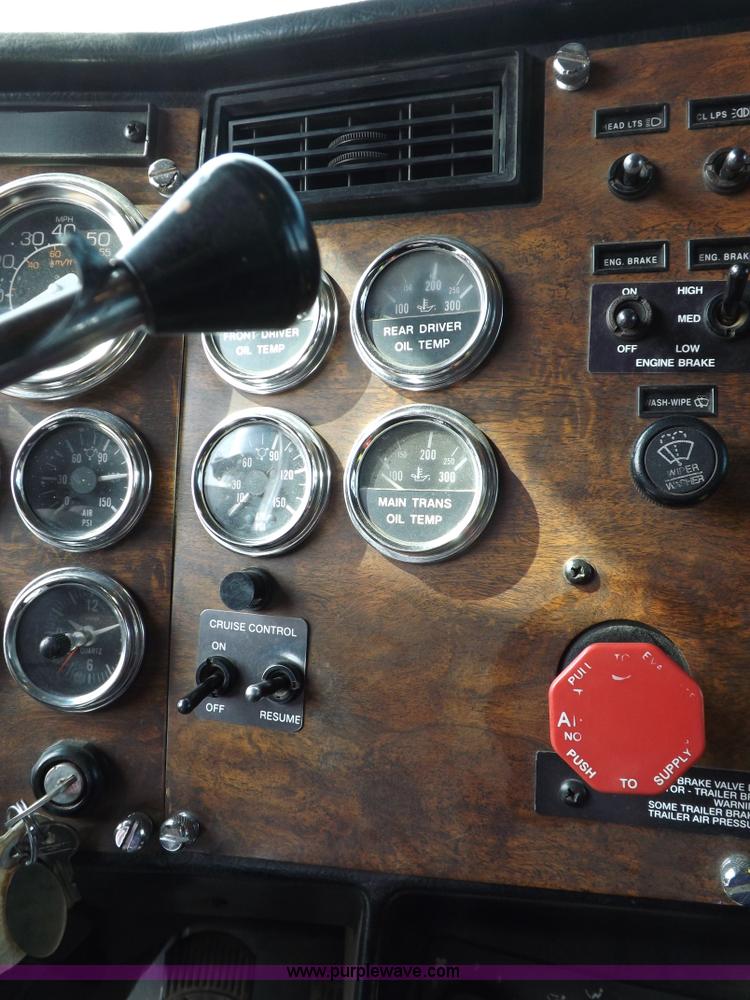 image for item H9249 1996 Peterbilt 378 semi truck