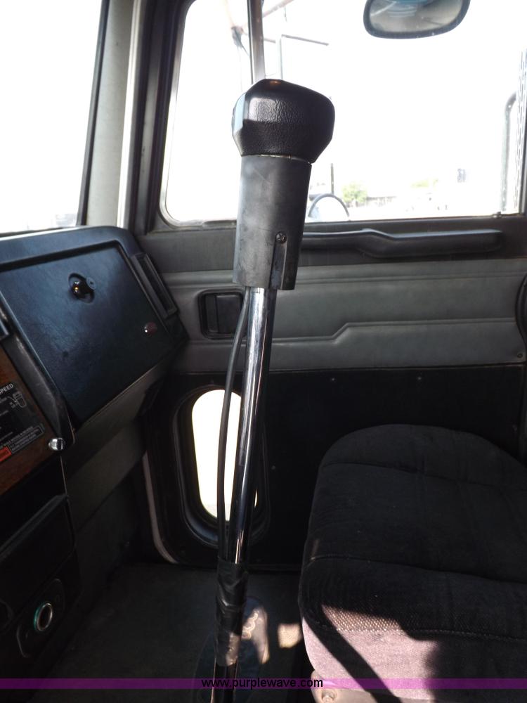 image for item H9249 1996 Peterbilt 378 semi truck