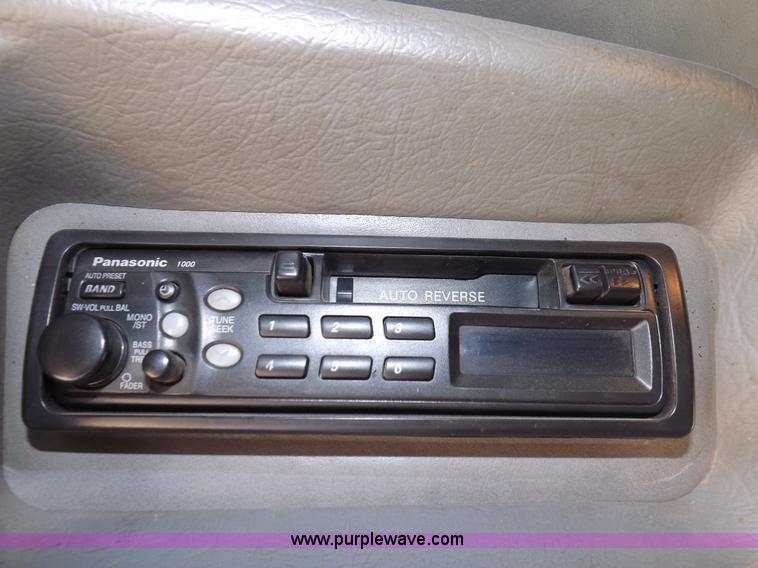 image for item H9249 1996 Peterbilt 378 semi truck