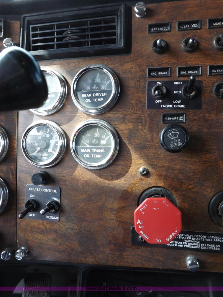 image for item H9249 1996 Peterbilt 378 semi truck