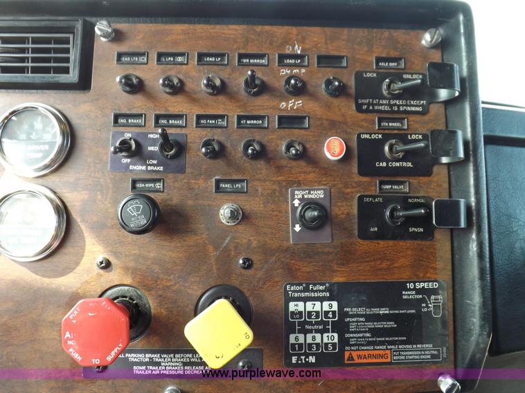 image for item H9249 1996 Peterbilt 378 semi truck