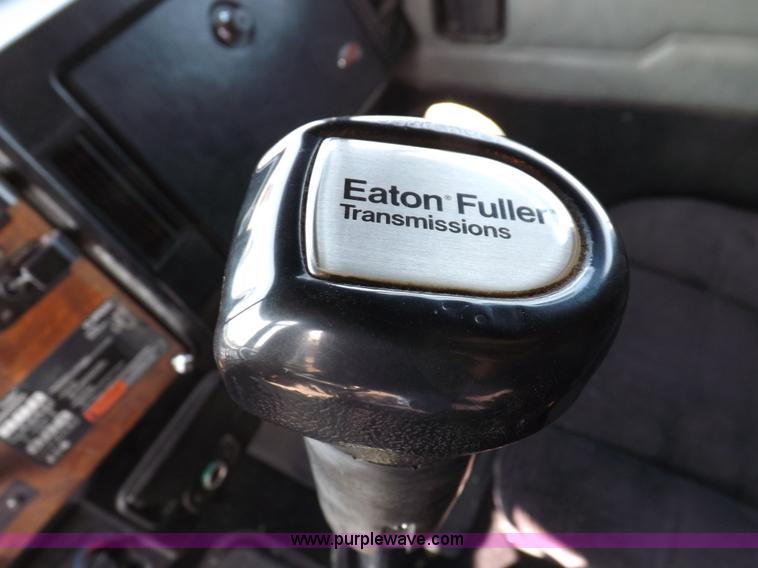 image for item H9249 1996 Peterbilt 378 semi truck