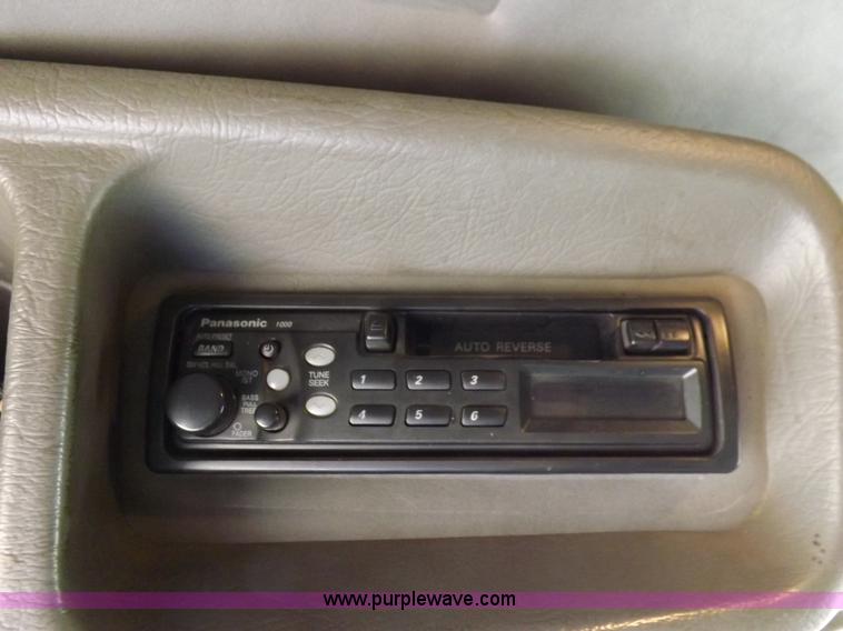 image for item H9249 1996 Peterbilt 378 semi truck