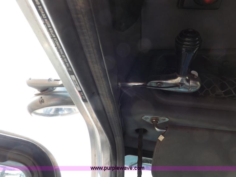 image for item H9249 1996 Peterbilt 378 semi truck