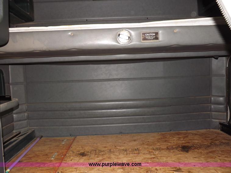 image for item H9249 1996 Peterbilt 378 semi truck