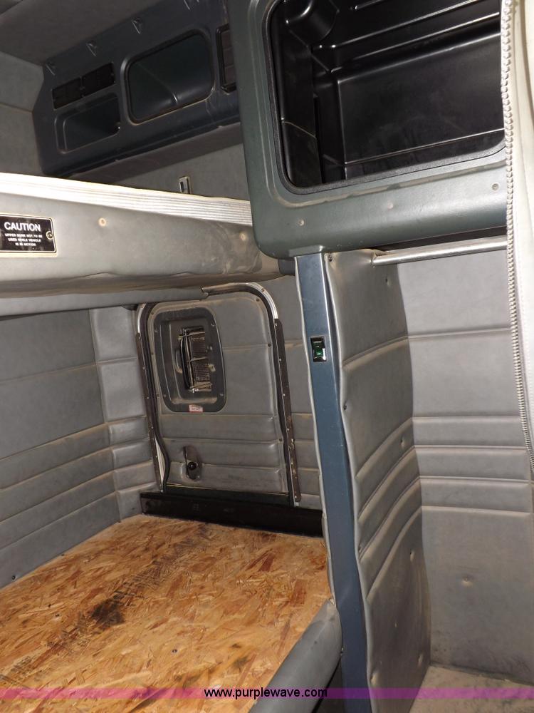 image for item H9249 1996 Peterbilt 378 semi truck