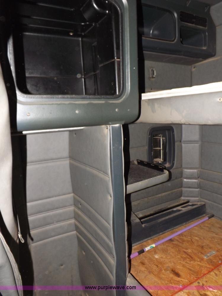 image for item H9249 1996 Peterbilt 378 semi truck