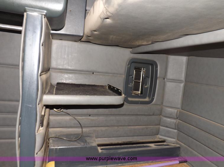 image for item H9249 1996 Peterbilt 378 semi truck