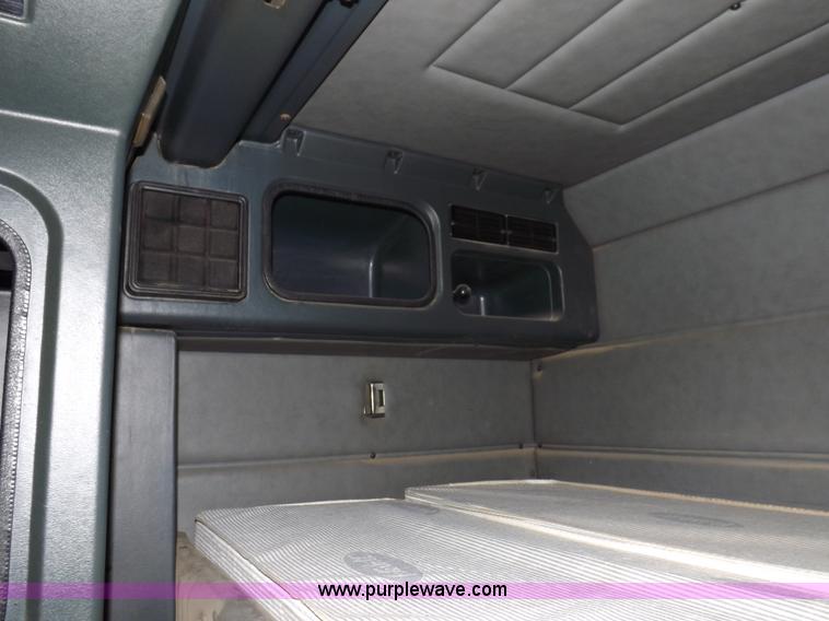 image for item H9249 1996 Peterbilt 378 semi truck