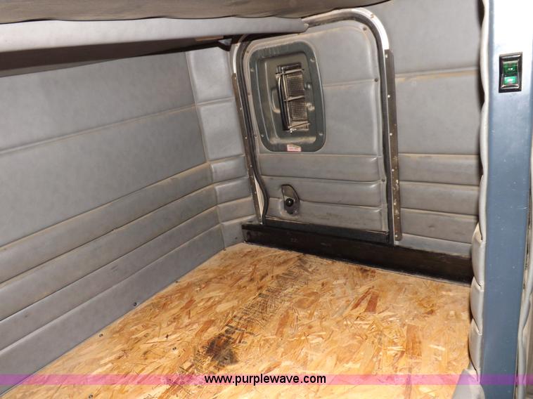 image for item H9249 1996 Peterbilt 378 semi truck