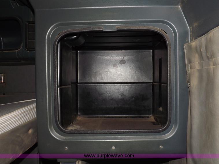 image for item H9249 1996 Peterbilt 378 semi truck