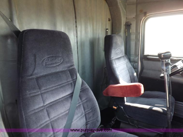 image for item H9249 1996 Peterbilt 378 semi truck