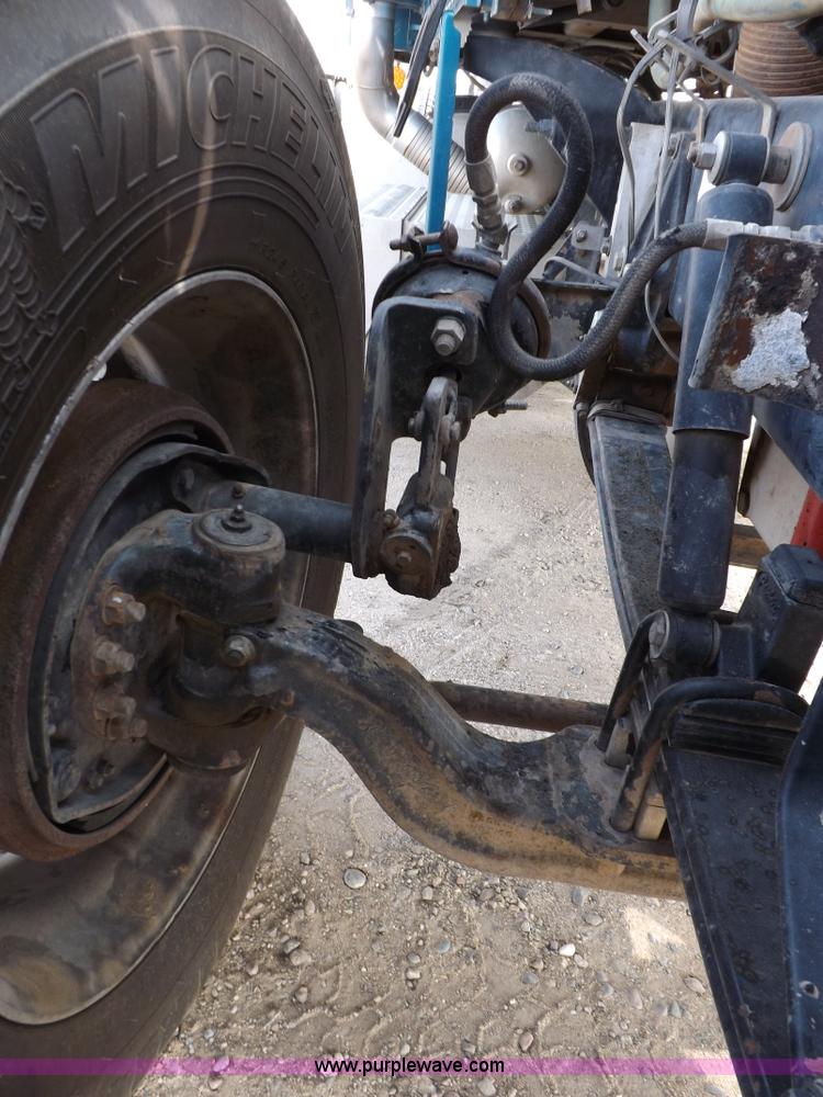 image for item H9249 1996 Peterbilt 378 semi truck