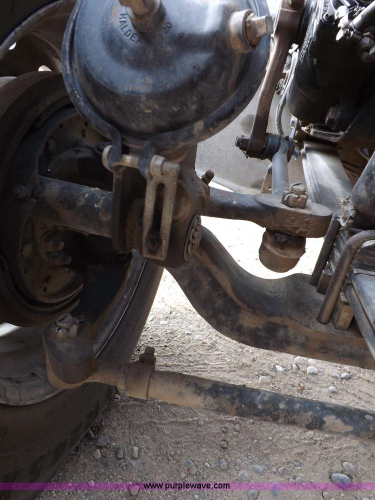 image for item H9249 1996 Peterbilt 378 semi truck