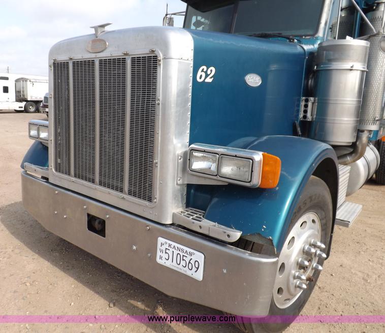 image for item H9249 1996 Peterbilt 378 semi truck