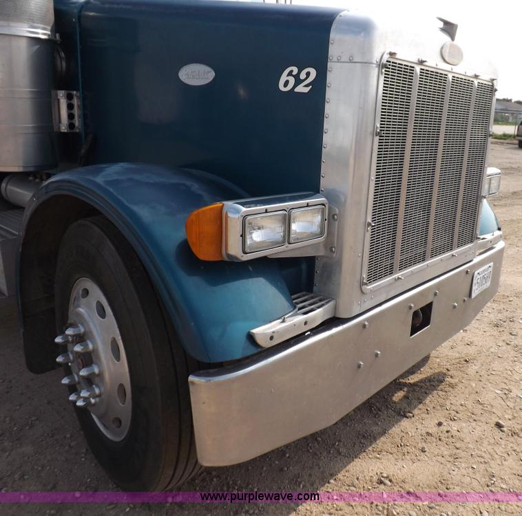 image for item H9249 1996 Peterbilt 378 semi truck