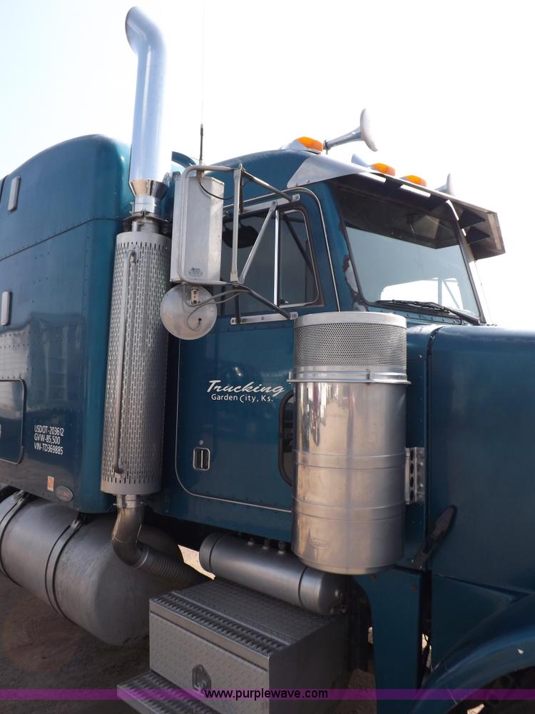 image for item H9249 1996 Peterbilt 378 semi truck
