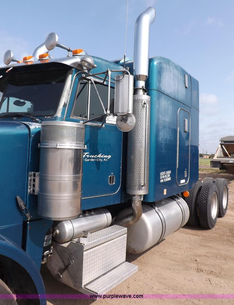 image for item H9249 1996 Peterbilt 378 semi truck