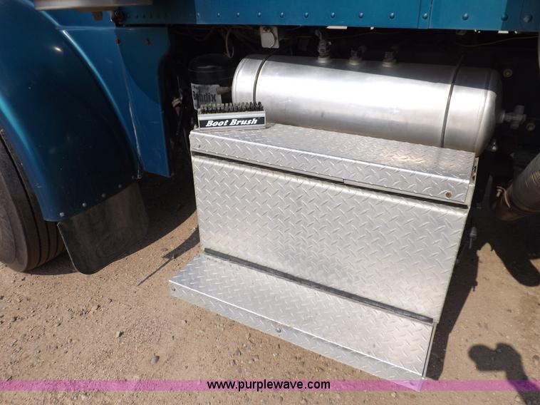 image for item H9249 1996 Peterbilt 378 semi truck