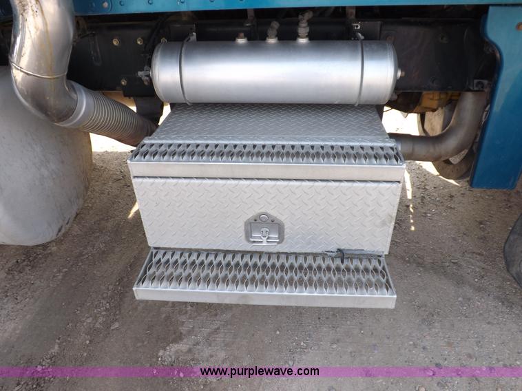 image for item H9249 1996 Peterbilt 378 semi truck