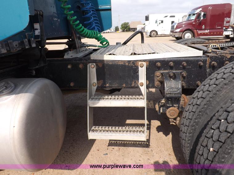 image for item H9249 1996 Peterbilt 378 semi truck