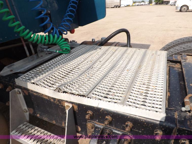 image for item H9249 1996 Peterbilt 378 semi truck